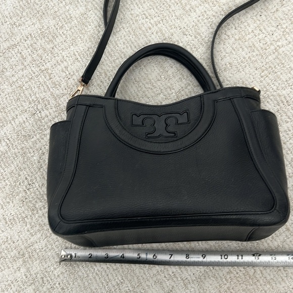 Limited-Edition Shoulder Bag: Women Tory Burch handbag!